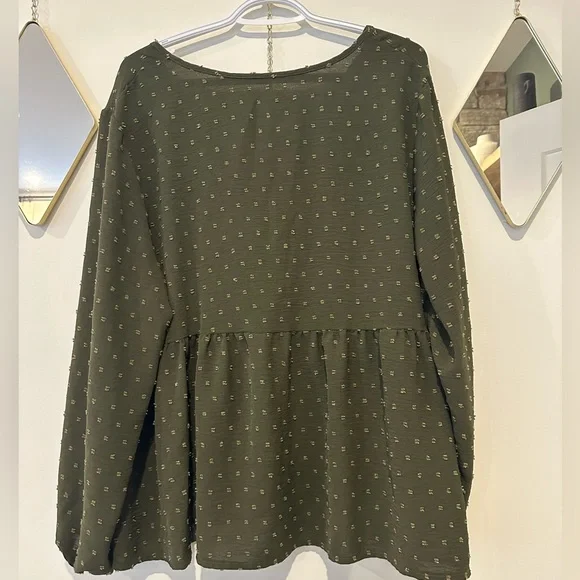 Green Blouse - Picture 2 of 4